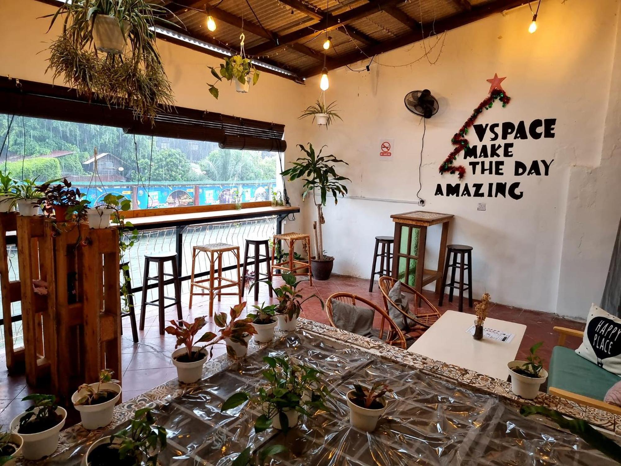 Vspace Guesthouse Capsule & Cafe Малакка Экстерьер фото