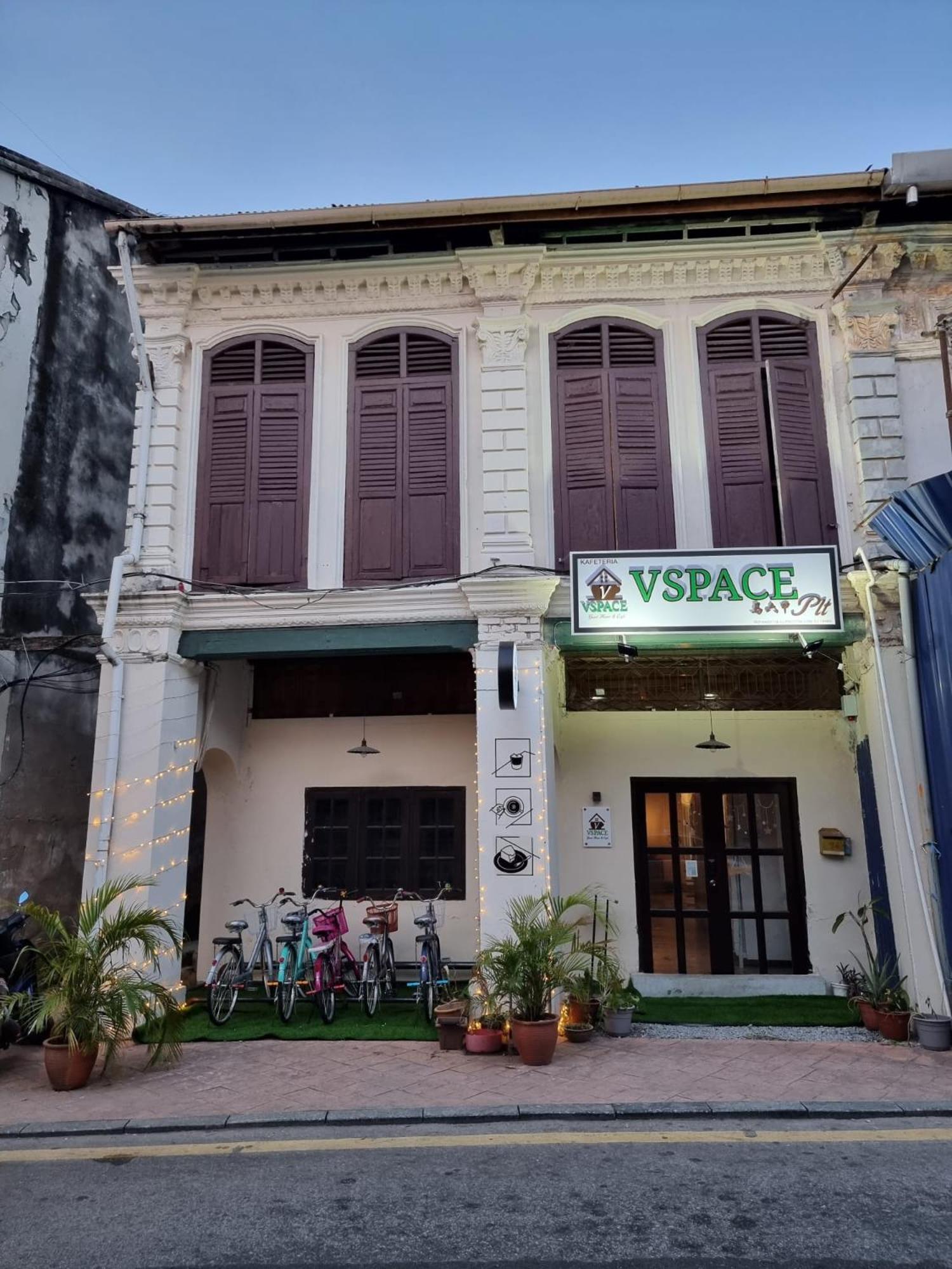 Vspace Guesthouse Capsule & Cafe Малакка Экстерьер фото